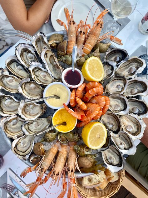 Holiday is not a holiday without delicious food!!! Seafood Platter Aesthetic, Oyster Photography, Oysters Aesthetic, Marine Aesthetic, Taste Food, Seafood Platter, Shellfish Recipes, Yummy Comfort Food, High Cholesterol