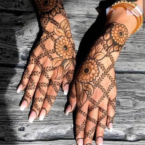 Bridesmaid Mehendi Designs, Bridesmaid Mehendi, Mehndi Designs Finger, Henna Hand Designs, Beautiful Simple Mehndi Design, Rajasthani Mehndi Designs, Indian Mehndi Designs, Eid Mehndi Designs, Mehndi Designs 2018