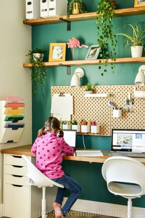 24 School Desk Designs 2024: Inspire Learning with Style - placeideal.com Kids Desk Area, Homeschool Room Design, Kids Room Desk, Homework Room, Ikea Desk Hack, Tile Stencils, Lunch Prep, Organized Pantry, Fall Mantle