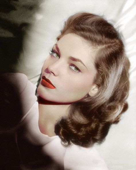 ⠀⠀ Photograph of Lauren Bacall, 1947 ⠀⠀ Sourc Bogie And Bacall, Bogart And Bacall, Vintage Photography Women, Classic Movie Stars, Lauren Bacall, Humphrey Bogart, Classic Actresses, Actrices Hollywood, Hollywood Glam