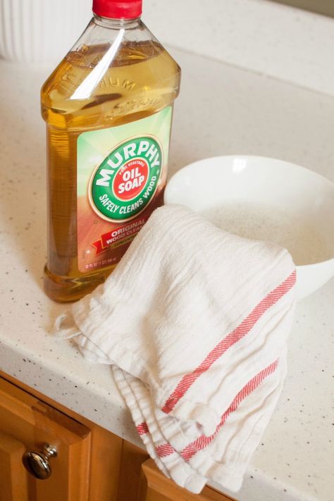 A bottle of Murphy's Oils Soap with a small bowl and cleaning rag. Homemade Toilet Cleaner, Clean Baking Pans, Cleaning Painted Walls, Best Cleaner, Deep Cleaning Tips, Cleaning Wood, Kitchen Cleaning Hacks, Cooking Lessons, Cleaners Homemade