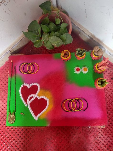 Haldi Kunku Decoration, Makarsankranti Rangoli, Haldi Kunku, Haldi Decoration, Indian Rangoli Designs, Independence Day Drawing, Heavy Blouse, Diwali Decorations At Home, Big Rangoli