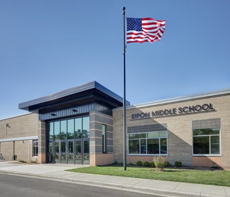 School Big Building, Classic School Building, American Highschool Exterior, American High School Building, Highschool Design Building, Contemporary School Design, Small Town School Building, American School Building, Modern High School Exterior