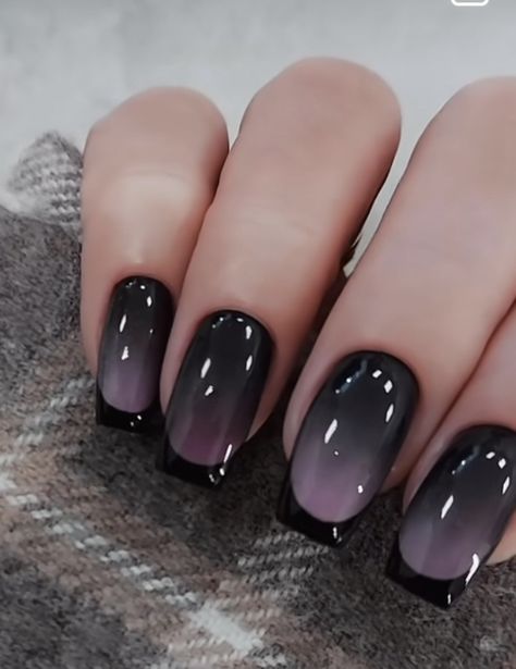 Dark Romantic Nails, Black Purple Ombre Nails, Dark Violet Nails Designs, Capping Gel Uñas, Purple And Black Nail Ideas, Short Goth Nails, Dark Ombre Nails, Black And Purple Nails, Purple Gel Nails