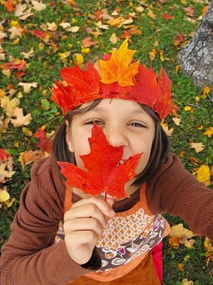 Another leaf crown - much more complicated. Maybe for docents and staff. Enchanted Tree, Leaf Case, Crown Crafts, Leaf Crown, Fairy Crown, Autumn Magic, Leaf Crafts, Fall Crafts For Kids, Fall Crafts Diy