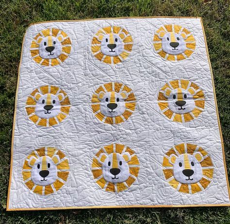 Dandy Lions Baby Quilt - Etsy Baby Quilts Patterns, Animal Quilt Patterns, Baby Quilt Ideas, Lion Quilt, Safari Baby Quilt, Unique Quilt Patterns, Animal Baby Quilt, Kid Quilts, Baby Quilt Pattern