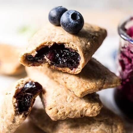 Homemade Blueberry Nutri Grain Bars - Half Baked Harvest Nutri Grain Bars, Nutrigrain Bars, Blueberry Breakfast Bars, Veggie Burger Recipes, Homemade Bars, Half Baked Harvest Recipes, Kids Homemade, Blueberry Breakfast, Harvest Recipes