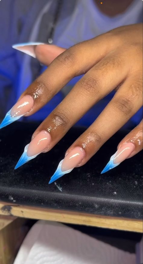 Pointy Nails French Tip, Blue Nail Designs Stiletto, Blue Stilletos Nails, French Tips Stiletto Nails, Blue Stiletto Nails Design, Blue Baddie Nails, Stiletto Nails Blue, Gel Nails Shape, Blue Stiletto Nails