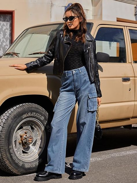 Cargo Denim Outfit Women, High Waisted Cargo Jeans Outfit, Denim Cargo Pants Outfit Winter, Cargo Pants Jeans Outfit, Denim Cargo Jeans Outfit Women, Denim Cargos Outfits, Cargo Denim Outfit, Wide Leg Cargo Jeans, Outfits With Cargo Jeans