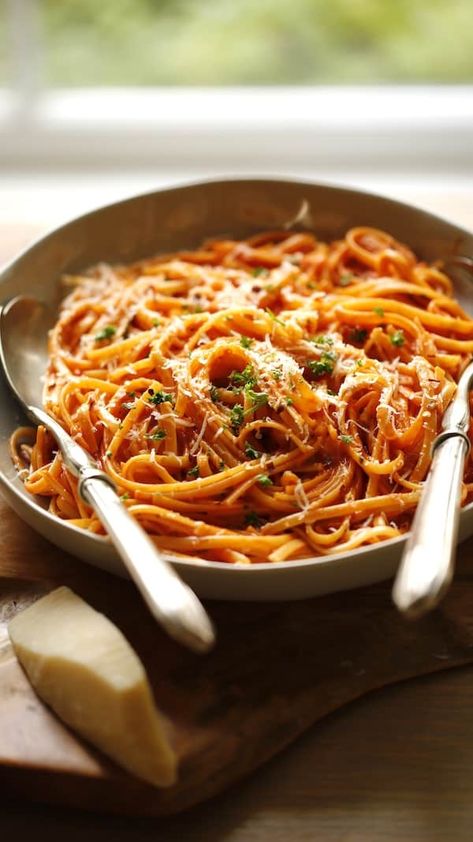 This Tomato Cream Sauce with Linguine is one of my favorite Pasta Dishes for a quick and easy weeknight meal.  It takes minimal ingredients and comes together in a snap! The beautiful pink sauce is created by combining tomato paste and heavy cream, two ingredients you might already have on hand! Pasta Sauce For Linguine, Linguine Tomato Sauce, Fettuccine Tomato Sauce, Tomato Paste Cream Sauce, Pasta With Tomato Paste, Macaroni Dishes, Tomato Linguine, Entertaining With Beth, Tomato Paste Recipe