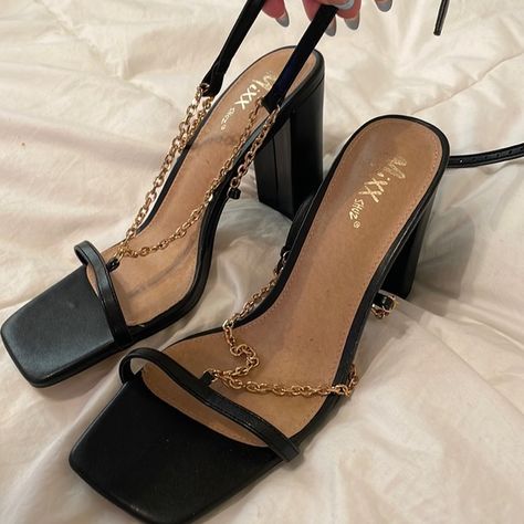 Miss Lola black high heels with gold chain. Mixx Shuz. Size 8. Black Chain High Heels, Miss Lola Shoes, Heels With Gold Chain, Black Gold Heels, Black And Gold Heels, Black And Gold Shoes, Orange Purse, Pretty Heels, Miss Lola