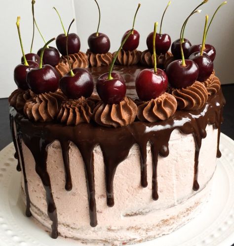 Chocolate Cherry Drip Cake Chocolate Cake With Cherries, Cherry And Almond Cake, Cake With Cherries, Chocolate Cherry Cake, Inside Cake, Cherry Cake, Chocolate Drip, Drip Cake, Cherry Pie Filling