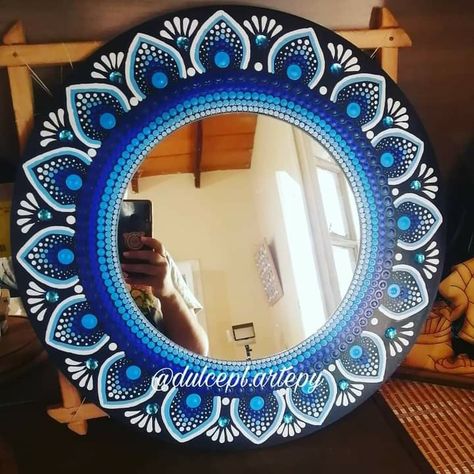 Dot Mandala Mirror Wall Decor, Dot Painting Mirror, Mirror Mandala Art, Dot Mandala Mirror, Mandala Mirror, Painted Mirror Art, Mural Art Design, Mirror Crafts, Mandala Art Therapy