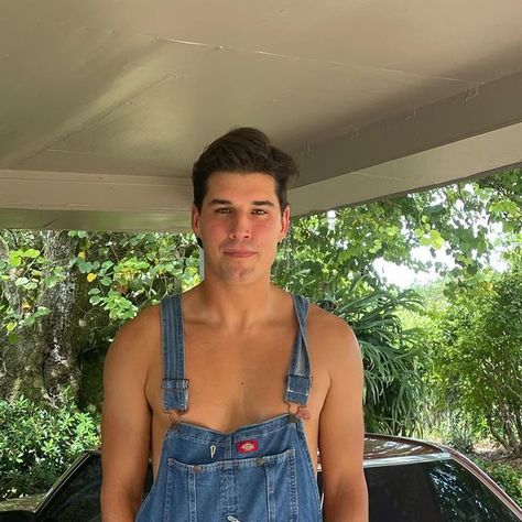 Mason Rudolph on Instagram: "Farmers Only." Mason Rudolph, Good Looking Men, Farmer, How To Look Better, Overalls, Sports, On Instagram, Quick Saves, Instagram