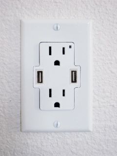 $10 USB power outlet leaves no plug behind -- cool! Usb Outlet, Wall Outlets, Power Outlet, My New Room, My Dream Home, Cool Gadgets, Smart Home, Declutter, Home Projects