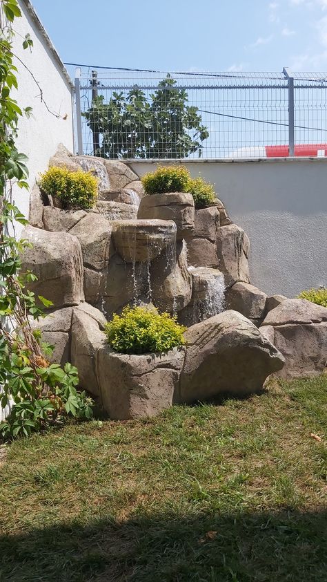 Backyard Water Fountains, Water Fountain Design, Diy Water Feature, Garden Pond Design, Outdoor Water Feature, Garden Waterfall, Concrete Sculpture, Waterfalls Backyard, Waterfall Features