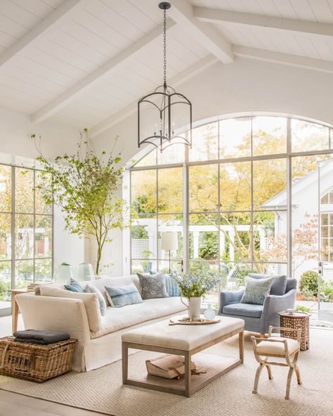 See more of Giannetti Home's "Atherton Home" on 1stdibs Natural Interior Design, Modern Farmhouse Living, Interior Vintage, Coastal Living Rooms, Modern Farmhouse Living Room, Farmhouse Decor Living Room, Design Studios, Design Del Prodotto, Family Room Design