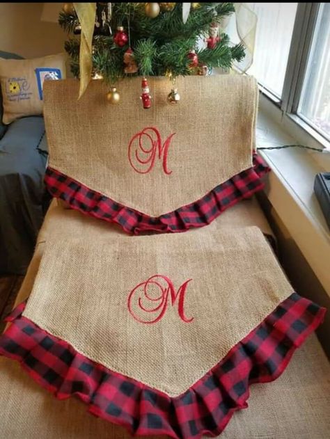 How to embroider on burlap - Machine Embroidery Geek Embroidery On Burlap, Burlap Napkins, Embroidering Machine, Embroider Ideas, Machine Embroidery Tutorials, Burlap Flag, Burlap Garden Flags, Brother Embroidery Machine, Burlap Tote