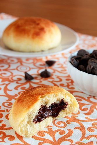 Yeast Pastries, Chocolate Bun Recipe, Filled Buns, Asian Bread, Country Desserts, Stuffed Bun, Cookies Monster, Chocolate Brioche, Galette Frangipane