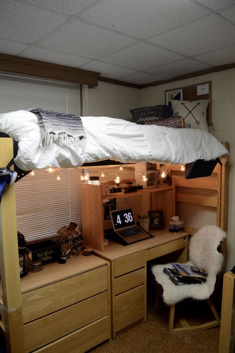 College Dorm Room #EmoryandHenry #Adventure Diy College, Dream Dorm, Dorm Sweet Dorm, Dorm Inspiration, Dorm Room Hacks, Dorm Room Storage, Dorm Diy, Dorm Room Diy, Cool Dorm Rooms