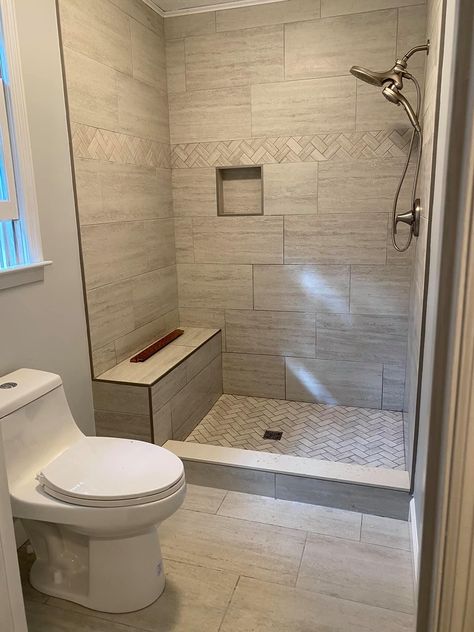 Japanese Bathroom Small Apartment, Japanese Restroom Design, Bathroom Remodel Japanese Style, Indian Bathroom Ideas, Bathroom Ideas Indian, Muji Toilet And Bath, Latest Bathroom Tiles Design, Ember Kamar Mandi, Small Bathroom Styles