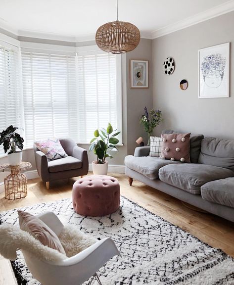 Scandi style living room in farrow & ball pavilion gray and that La Redoute Berber rug! Scandi Style Living Room, Gray Living Room Design, Farrow & Ball, Trendy Living Rooms, Living Room Scandinavian, Living Room Diy, Living Room Grey, New Living Room, A Living Room