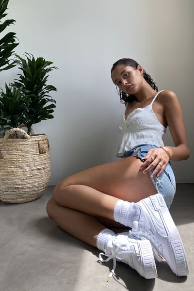 Puma Cali Sport Outfit, Puma Carina Outfit, White Puma Outfit, Puma Outfit Women, Puma Shoes Outfit, Puma Sneakers Outfit, White Pumas, Puma Sneakers Womens, Platform Sneakers Outfit