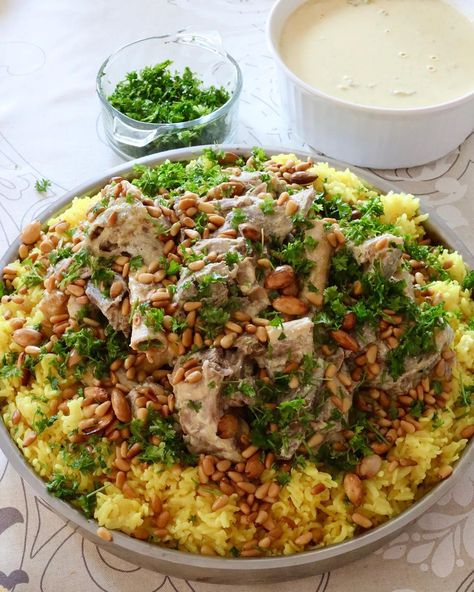 Amjaad | Sifra-Safar on Instagram: “MANSAF.   One of the best dishes on the face of the earth.  This Jordanian treasure brings back amazing memories from my summers in Amman.…” Mansaf Jordan, Jordanian Mansaf, Arab Girl, My Notes, Chocolate Shake, Juicy Steak, Healthy Lifestyle Food, Swipe Right, Creamy Soup