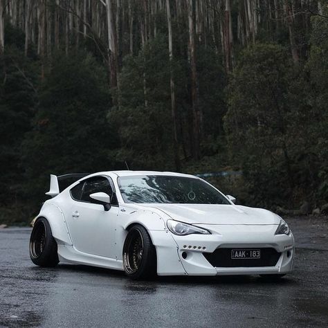 Toyota 86 Modified, White Subaru, Gt 86, Initial D Car, Slammed Cars, Toyota Gr86, Sick Cars, Car Engines, Motorcycle Aesthetic