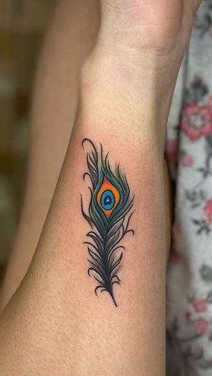 Peacock Feather Tattoo Cover Up, Peackok Feather Tattoos, Simple Peacock Feather Tattoo, Tatoo Desings Girl, Tettu Design Tattoo For Girl, Mayur Pankh Tattoo, Peacock Tattoo Designs For Women, Tattoo Designs For Women Hand, Small Tattoo Cover Up Ideas For Women