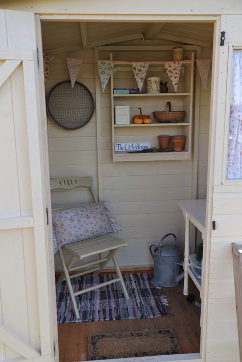 allotment shed interior, she shed, shed bunting, pretty allotment shed Allotment Shed Interior Ideas, Allotment Shed Interiors, Mini She Shed, Allotment Shed Ideas, Small She Shed, Tiny She Shed, Allotment Inspiration, She Shed Craft Room, Allotment Shed