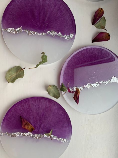 Diy Resin Coasters, Resin Tips, Diy Resin Tray, Coaster Ideas, Pop Sockets, Polymer Clay Flower Jewelry, Casting Resin, Resin Coaster, Under The Surface