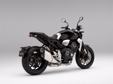 The 2018 Honda CB1000R has a brand new exhaust system Sepeda Motor Sport, Cb400 Cafe Racer, Honda Cb1000r, Neo Retro, Cafe Racer Seat, Ducati 916, Triumph Bonneville T100, Dual Sport Motorcycle, Honda Cub