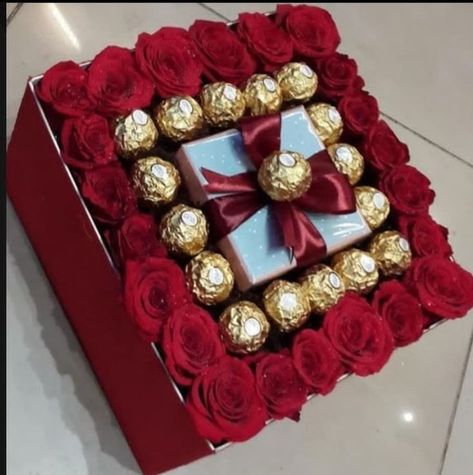 Wrapping Ideas Creative, Gift Wrapping Ideas Creative, Chocolate Flowers Bouquet, Rosen Box, Gift Wrapping Ideas, Flower Box Gift, Chocolate Flowers, Flowers Bouquet Gift, Valentines Flowers