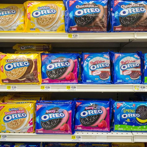 Oreo Is Adding A New Cookie Flavor For Spring—And It's Not Lavender! Healthy Mcdonalds, Weird Oreo Flavors, Weird Candy, Collagen Rich Foods, Oreo Cookie Flavors, Discontinued Food, Spring Candy, Taco Bell Recipes, Japanese Candy Snacks