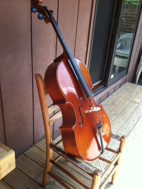 Cello stand made from an old chair Hello Cello, Cello Stand, Open Baffle Speakers, Open Baffle, Violin Makers, Cello Music, Sculpture Stand, Beautiful Cabins, Cellos