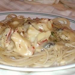 Served over rice or pasta, this rich, creamy lobster and mushroom sauce is a seafood lover's dream come true! Moray Sauce, Pistachio Ravioli, Lobster Mornay, Mornay Sauce Recipe, Seafood Crepes, Sage Pasta, Lobster Cream Sauce, Ravioli Sauce, Pasta Ravioli