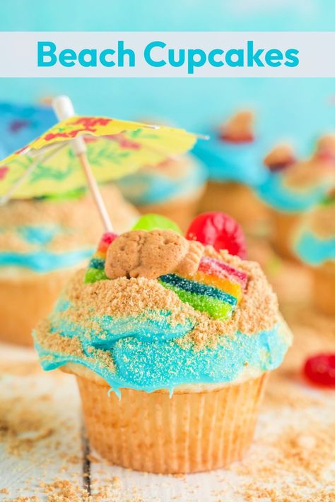 Everyone loves these adorable and delicious beach cupcakes! So easy to make, and perfect for summer birthdays, pool parties, and more. Pool Party Cupcakes, Cinnamon Cobbler, Summer Crafts Diy, Desserts Peanut Butter, Beach Theme Cupcakes, Ice Cream Caramel, Peanut Butter Chocolate Cake, Ice Cream Muffins, Butter Chocolate Cake