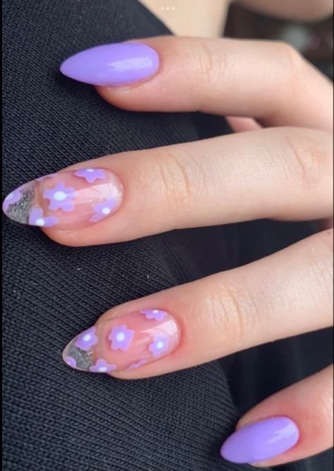 Purple Floral Nails, Purple Summer Nails, Lilac Nails Design, Purple And Silver Nails, Light Purple Nails, Lily Nails, Multicolored Nails, Clear Acrylic Nails, Lilac Nails