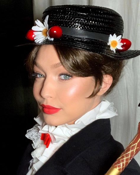 Mary Poppins Hair, Mary Poppins Costume, Perfect White Shirt, Patrick Ta, Disney Cosplay, Stage Makeup, Mary Poppins, Blake Lively, Gigi Hadid