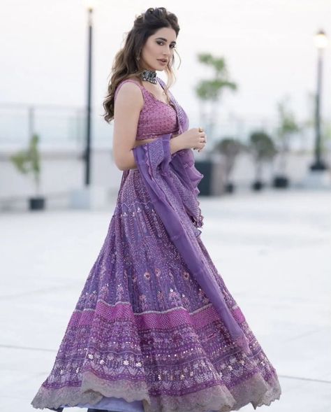 Choli Hairstyle, Purple Choli, Pink Indian Outfit, Female Clothes Outfits, Floral Print Sarees, Colour Combinations Fashion, Lehenga Designs Simple, Lehnga Dress, Traditional Indian Dress