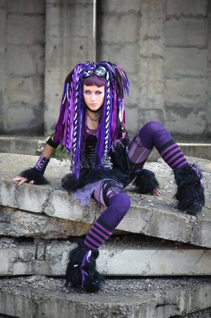 Strange Fashion Trends That Are Strangely Popular Cybergoth Outfits, Cybergoth Fashion, Industrial Goth, Cybergoth Style, Rave Babe, Goth Outfit, Cyberpunk Clothes, Gothic Girl, Arte Punk