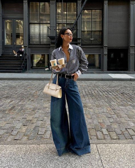 Wide Leg Jeans Outfits, Wide Leg Outfit, Portret Feminin, Style Wide Leg Jeans, Wide Leg Jeans Outfit, Stile Casual Chic, Wide Leg Pants Outfit, Looks Jeans, Leg Pants Outfit