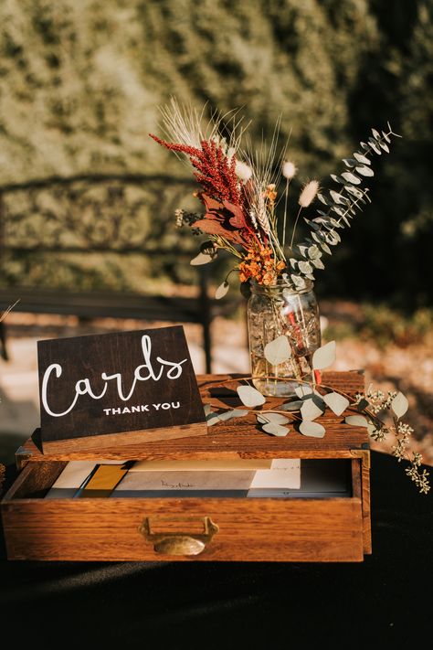 Rustic Card Table Wedding, Card And Gift Table Wedding Boho, Wedding Gift Table Ideas Rustic, Fall Wedding Gift Table, Western Card Box For Wedding, Western Guest Book Ideas For Wedding, Boho Wedding Card Box Ideas, Boho Card Box Wedding, Western Wedding Card Box Ideas