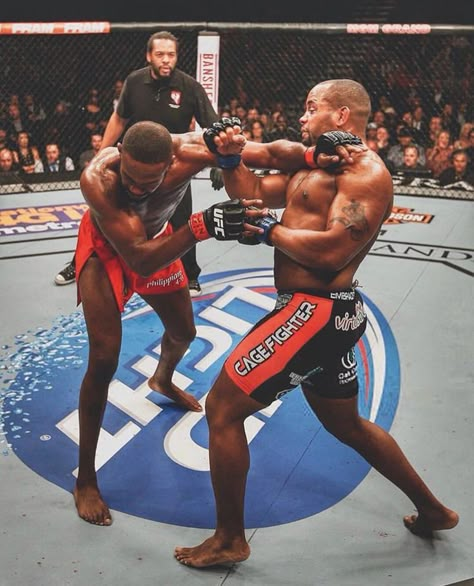 Jon Bones Jones, Mma Motivation, Mma Videos, Daniel Cormier, Mma Girls, Mma Workout, Mma Gym, King Tiger, Ufc Boxing