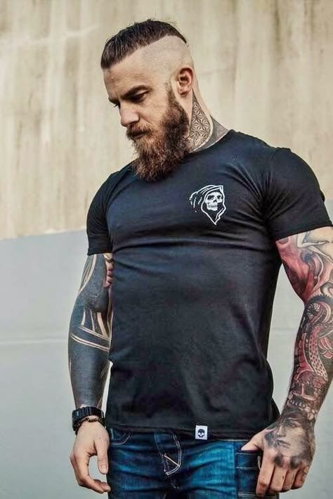 F*ck yeah! Beard and tattoos!! Stile Pin Up, Man With Tattoos, Trending Hairstyles For Men, Blonde Beard, Beard And Mustache Styles, Long Beard Styles, Bald With Beard, Mustache Styles, Beard Hairstyle