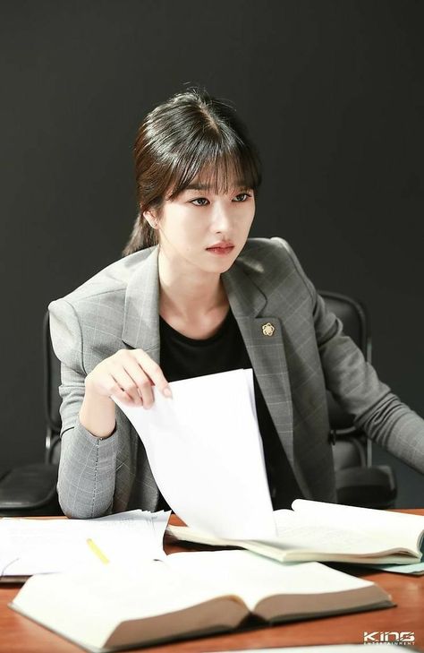 Professor Aesthetic, Female Professor, Seo Yeaji, Seo Yeji, Asian Faces, Teacher Aesthetic, Women Lawyer, Ye Ji, Queen Aesthetic