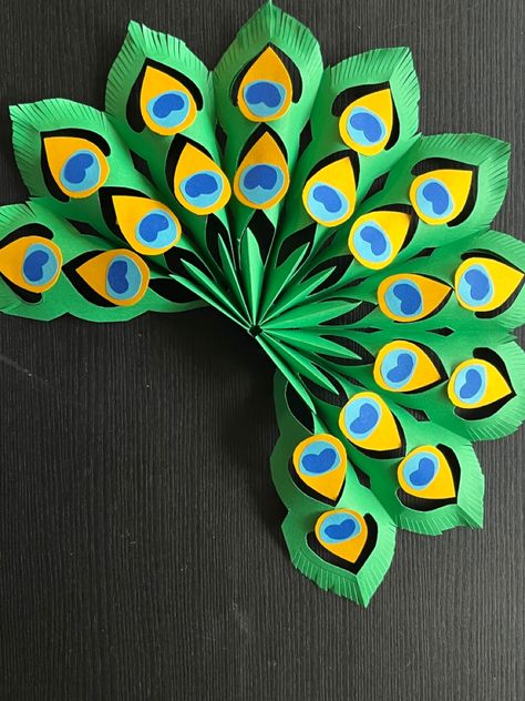 Krishna Paper Craft, 6athi Decoration, Paper Whale, Animal Paper Craft, Peacock Hat, Paper Peacock, Paper Animal Crafts, Craft Ideas Easy, Bee Crafts For Kids