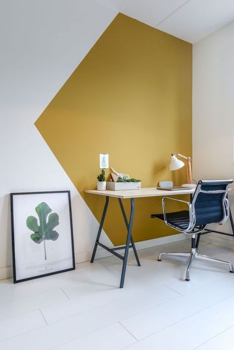 9 simple wall paint ideas that will transform your interior on a budget Half Painted Ceiling, Mcm Wall Paint Patterns, Townhome Decor, Pool Mural, Office 2023, Modern Home Offices, Abstract Ideas, Modern Office Space, Office Decorating