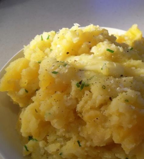 at Uk Dishes, Ultra Creamy Mashed Potatoes, Burns Dinner, Outlander Kitchen, English Dishes, Burns Supper, Scottish Christmas, English Recipes, Scottish Dishes